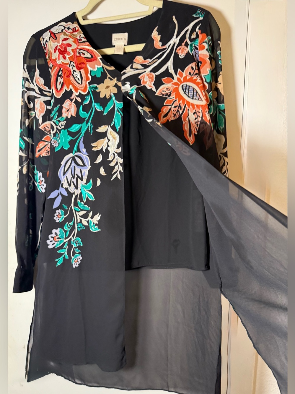 Chico's black sheer embroidered floral long-sleeve overlay tunic blouse. Sz. 00